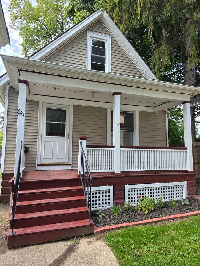 Building Photo - 681 Meigs St Rental