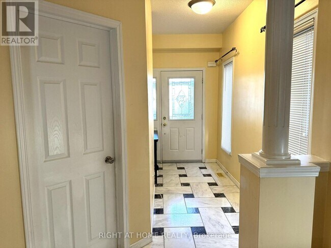 Photo - 252 Lemon Grass Crescent