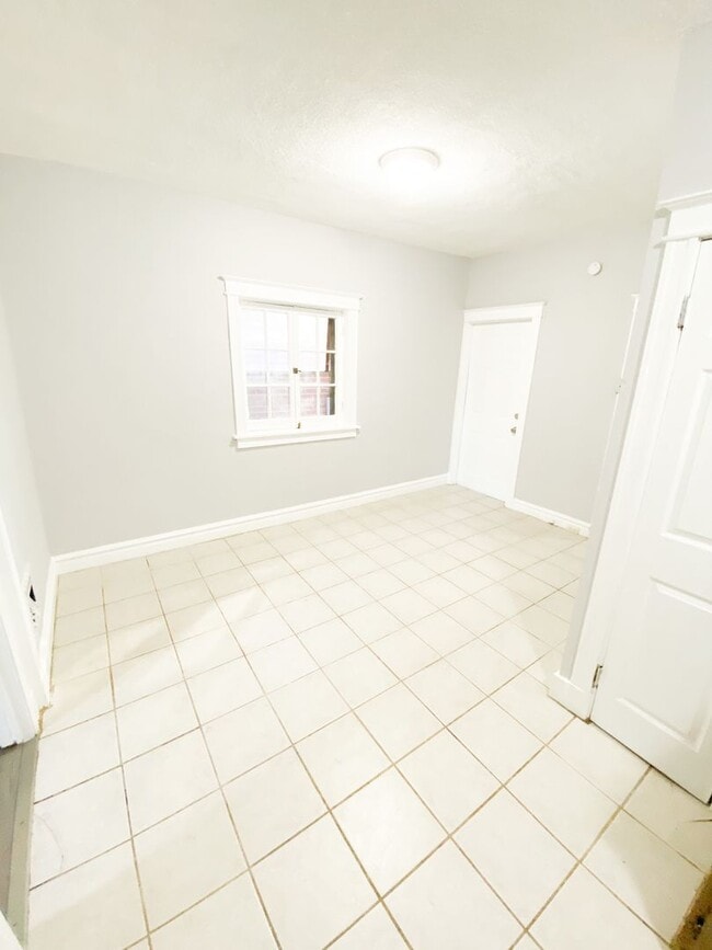 Spacious 2 bed 1 bath just south of Cherokee - Spacious 2 bed 1 bath just south of Cherokee House