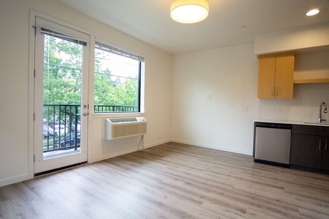 Building Photo - 6015 S Virginia Ave Unit 308
