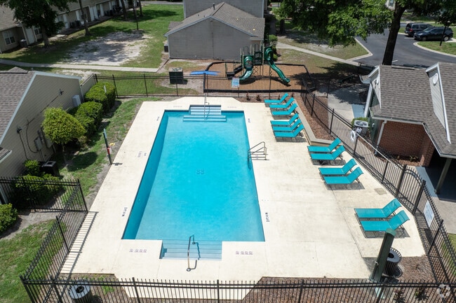 Piscina - Hampton Ridge Apartments