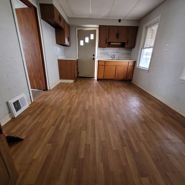 Photo - Single Family Home 3 beds 1 bath FOR RENT!