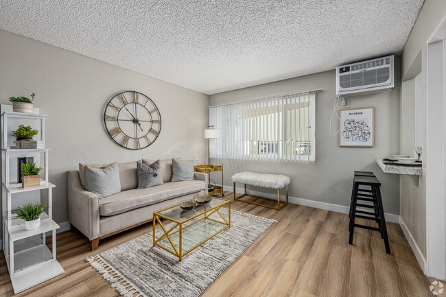 1 BR, 1BA - 800 SF - Living Room