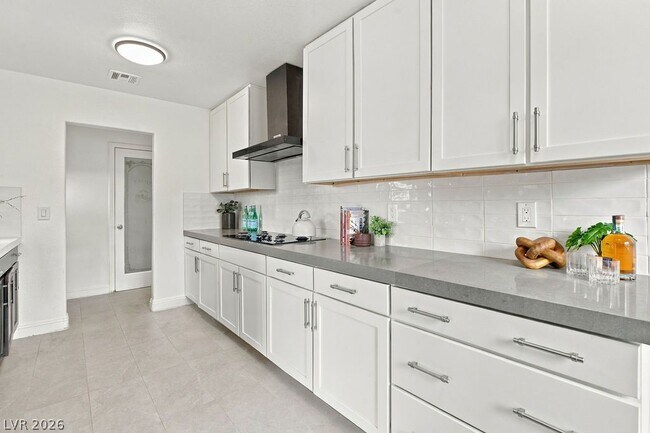 3654 Vista Del Monte Dr
