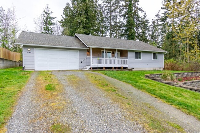 Building Photo - Cute 3 bedroom and two bathroom home near NAS Whidbey