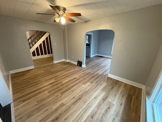 Photo - 2 Bed House for Rent!