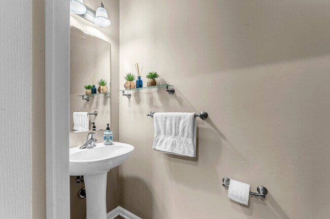 Photo - 376 Gooch Cres Unit SI ID1504448P