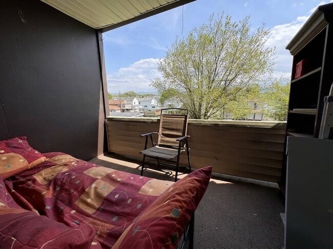 313 E Grove St Unit 1/2