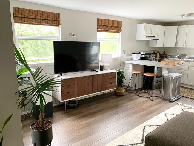 Building Photo - 2556 CG FEINBERG - Magnolia Unit #2