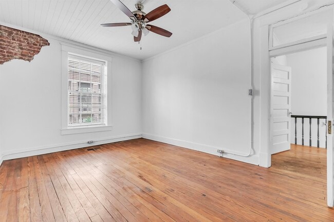 Photo - 2553 Broad Ave