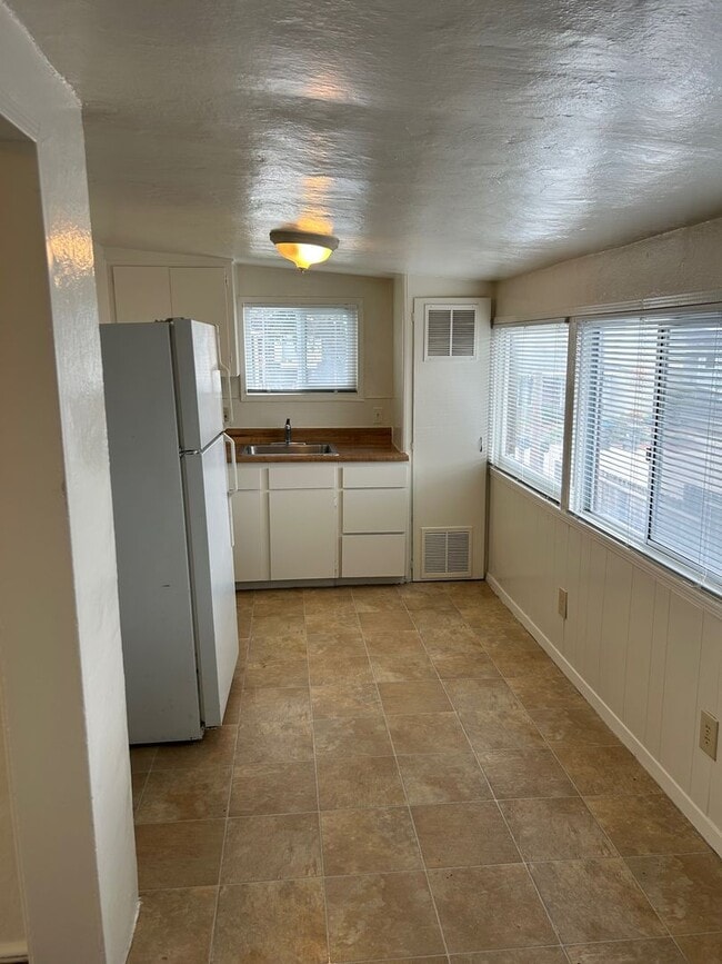 Photo - 410 Tulare Ave Unidad (M142) 410 Tulare- Front