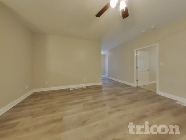 Photo - 124 Kings Crossing Ct