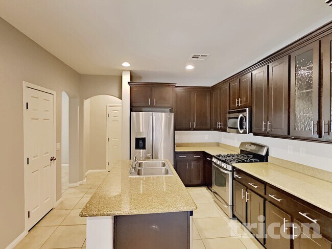 6586 Mercutio Ct