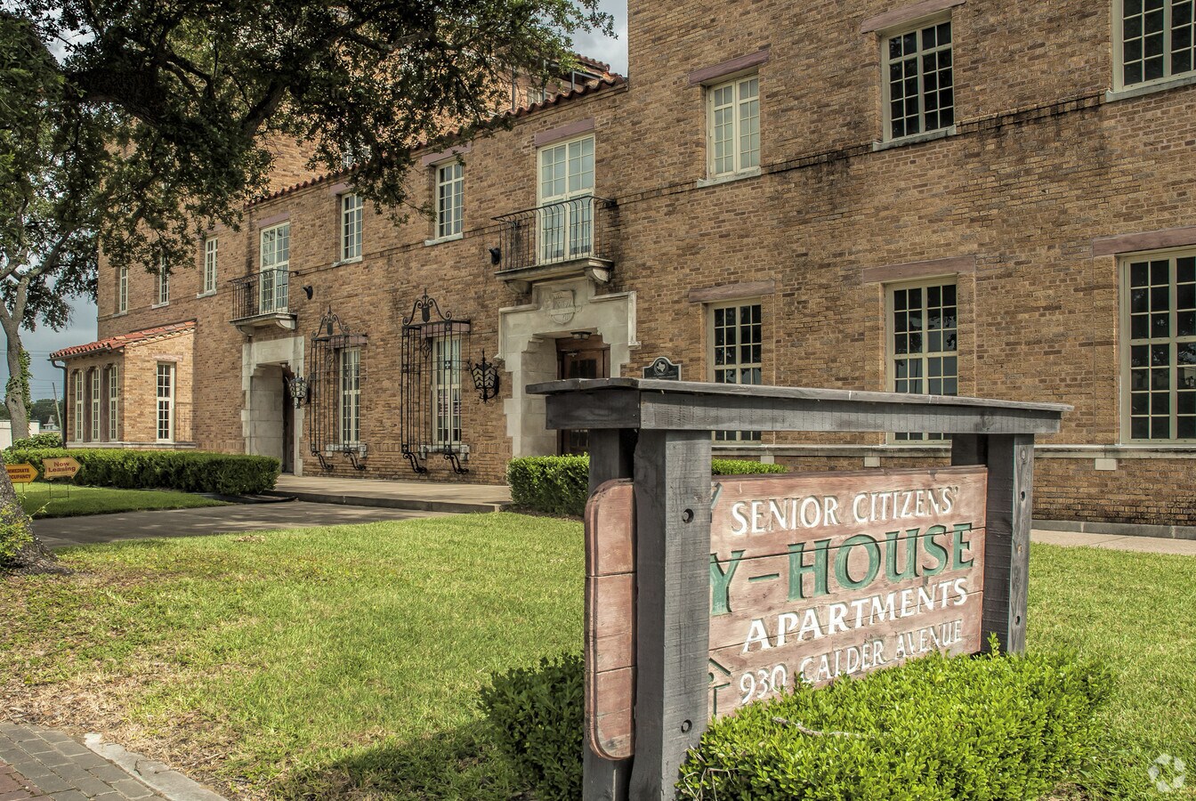 Photo - Senior Citizen's Y-House - 62+