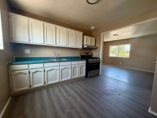 345 E 83rd St Unidad C