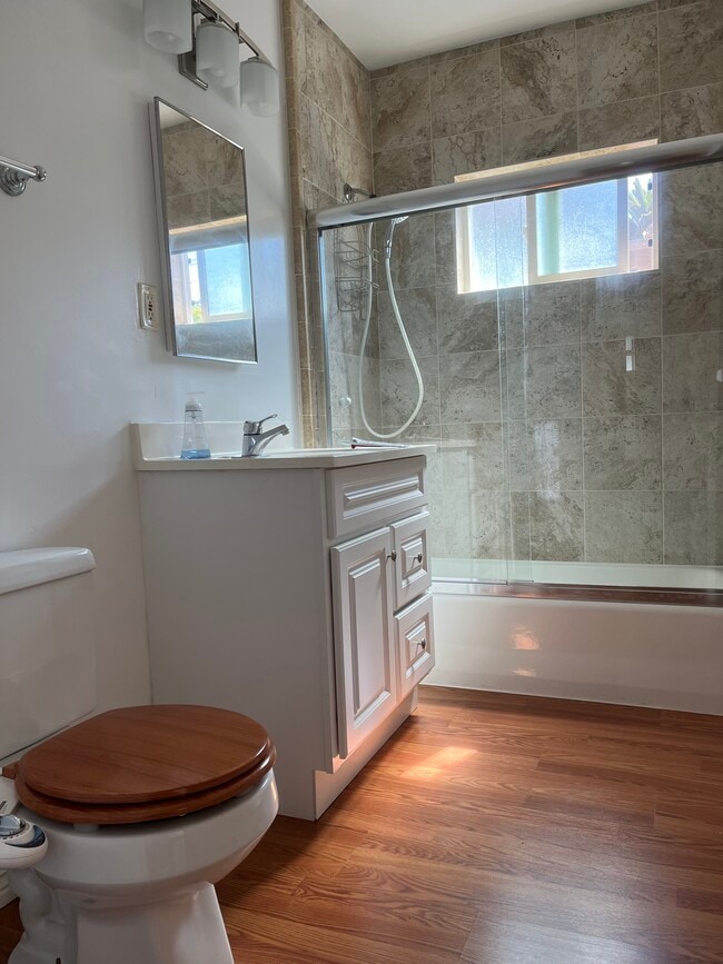 Photo - 511 Broadway St