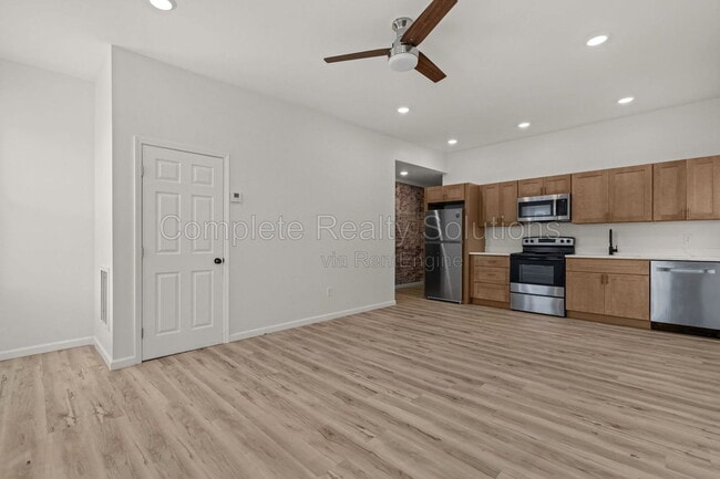 Building Photo - 3255 Nebraska Ave Unit 3253 2n
