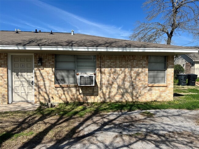 Photo - 8713 Peachtree St