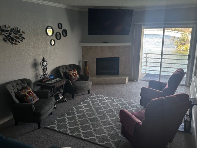 1800 Club House Dr