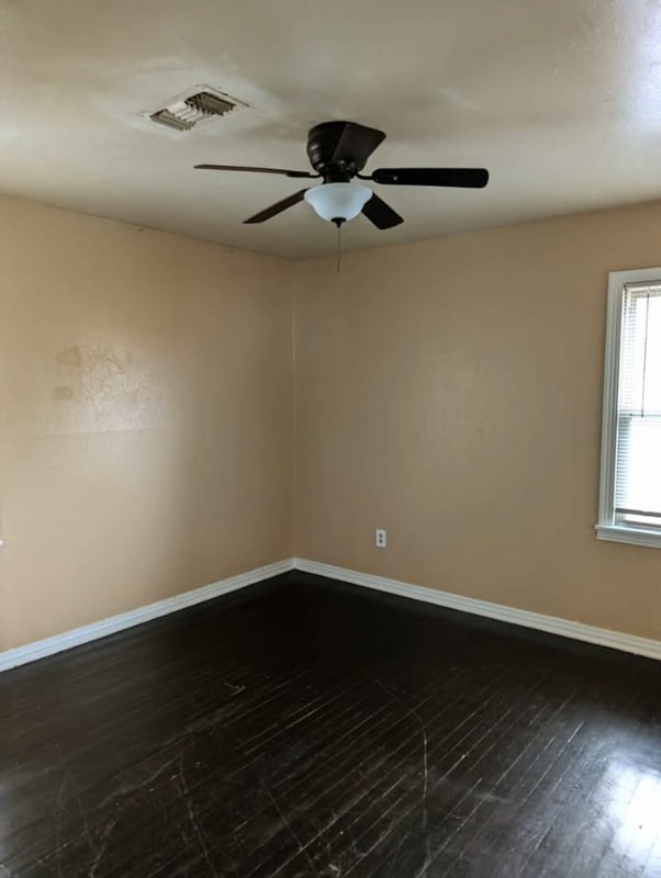 Photo - 717 Mickan St