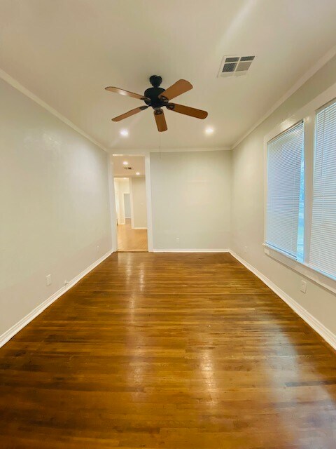 Photo - 4729 Walker St