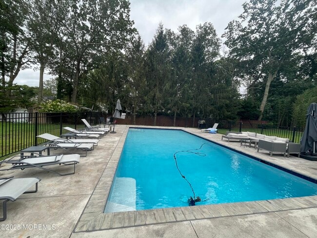 Photo - 72 Whalepond Rd