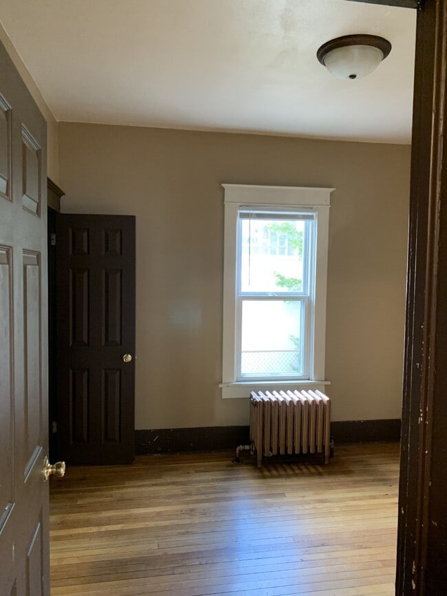 Photo - 953 W 6th Ave