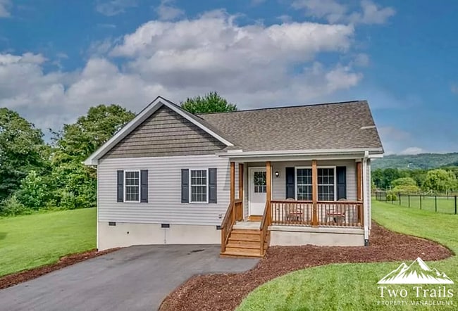 Building Photo - 3 BED/2 BATH ONE-LEVEL LIVING WITH MOUNTAIN VIEWS