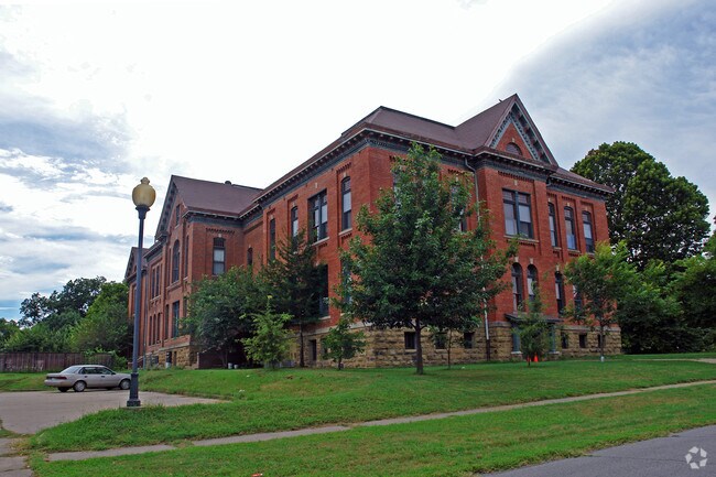 Belle Grove Schoolhouse Apartments