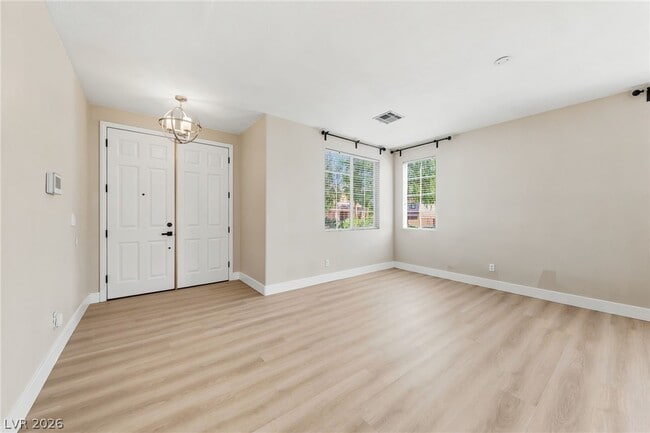 Photo - 2551 Williamsburg St