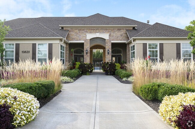 Building Photo - The Fairways at Corbin Park Rental