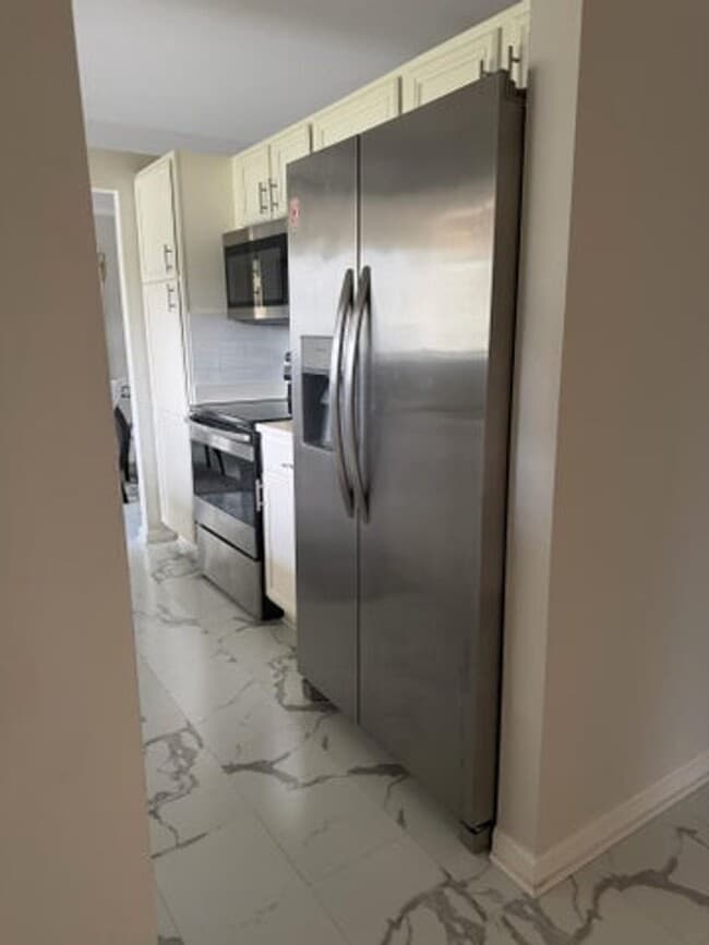 107 Half Moon Cir