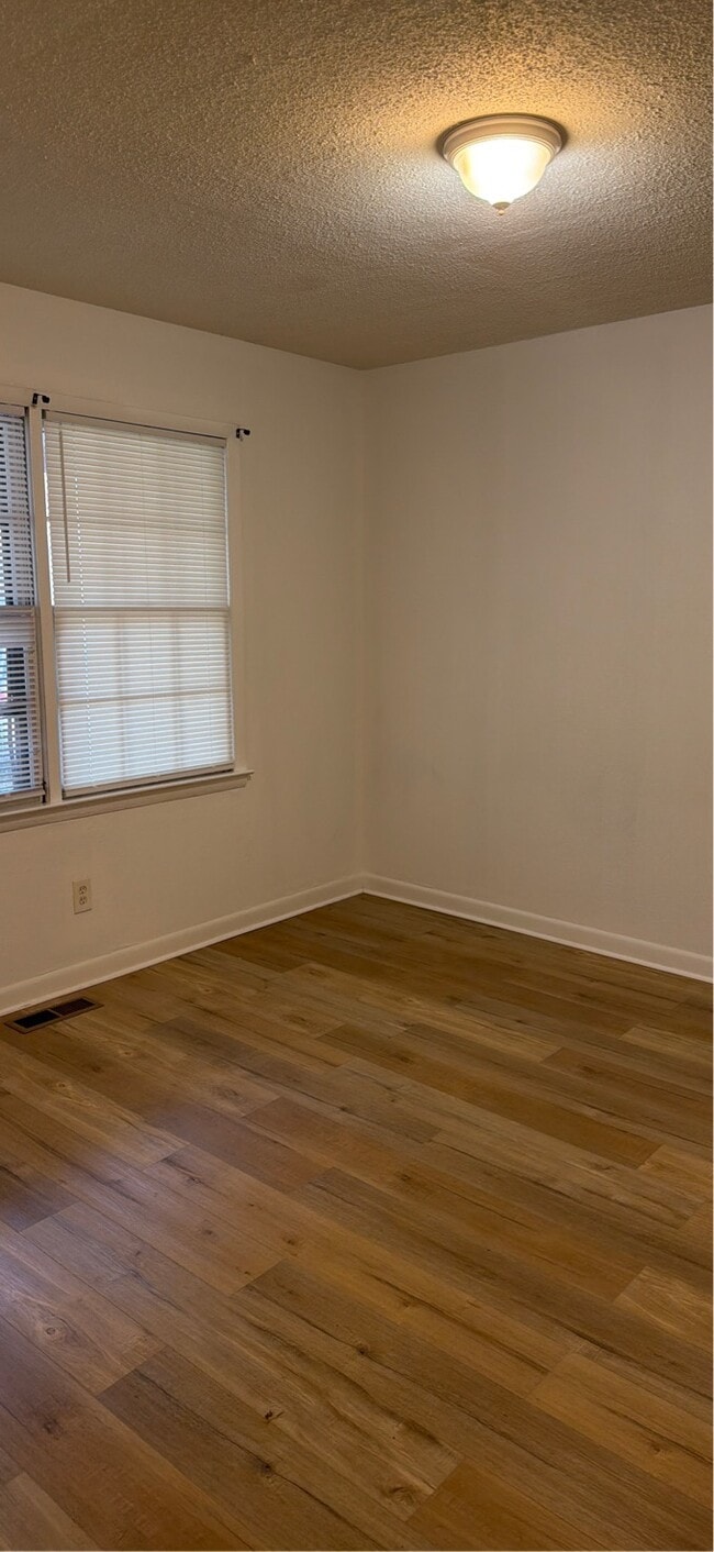 Photo - 2721 Clayton Dr NW