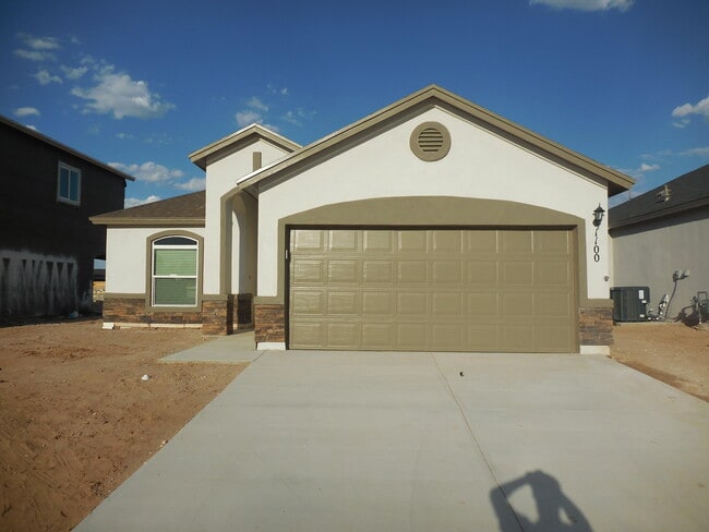 Building Photo - 1100 Summer Night Pl