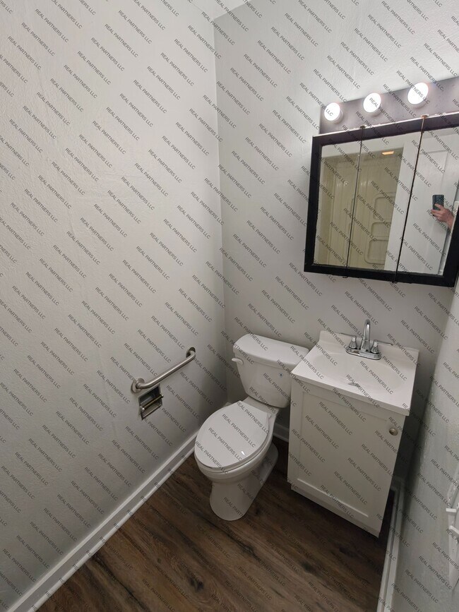 Photo - 417 W 14th St Unidad 1