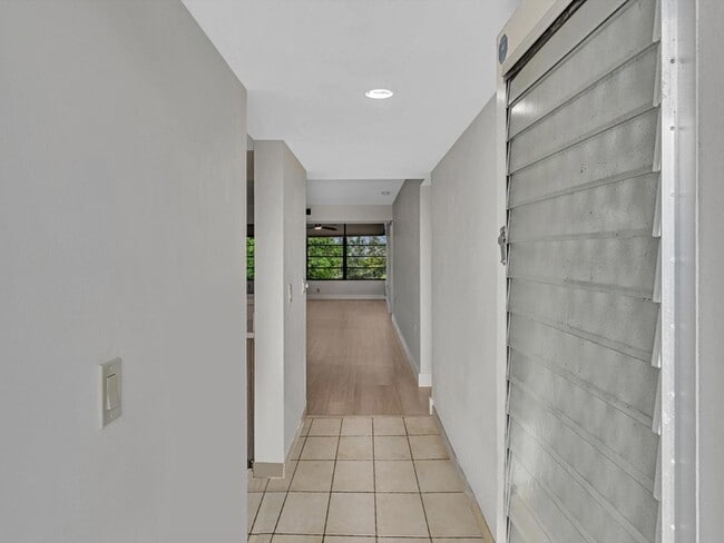 Photo - 1711 Whitehall Dr Unit 306