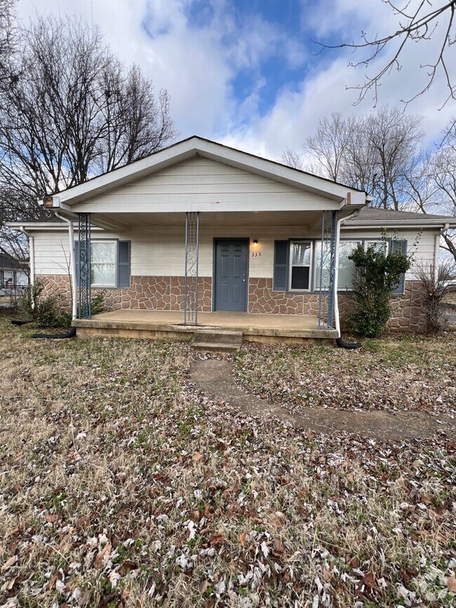 Building Photo - Three Bedroom Ranch with Fenced Yard in Ol... Rental