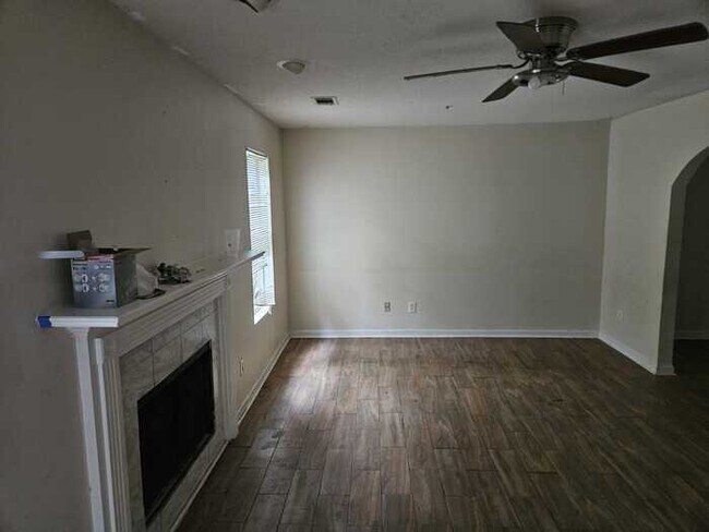 Photo - Spacious 3 Bedroom Town Home