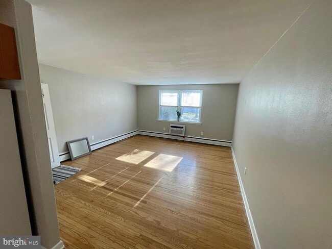 Photo - 239 S 3rd St