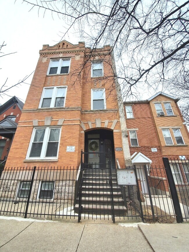 Photo - 1254 N Maplewood Ave Unit 2