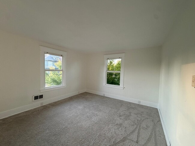 Living Room - 621 N Lawrence St