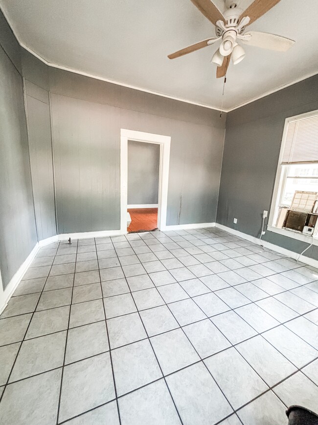 Photo - 1518 S College St
