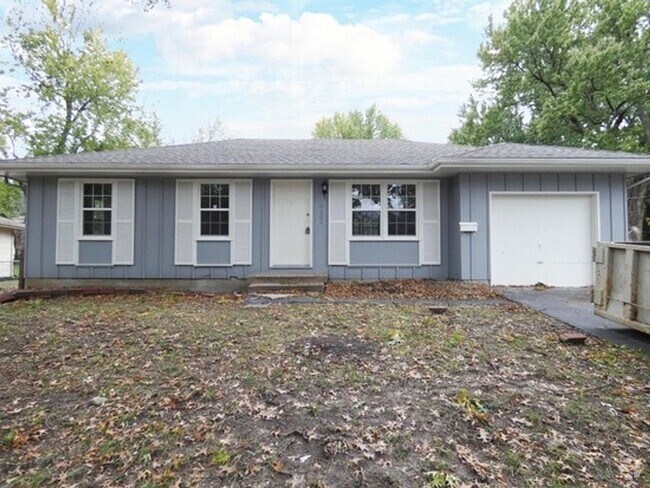 Building Photo - Updated 3 bed/2 Bath KCMO Home available i...