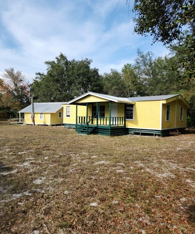 Photo - 890 Poinsettia Rd