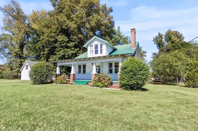 Photo - Country Classic with Modern Convenience!