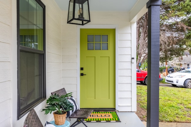 Photo - 725 Grant Terrace SE