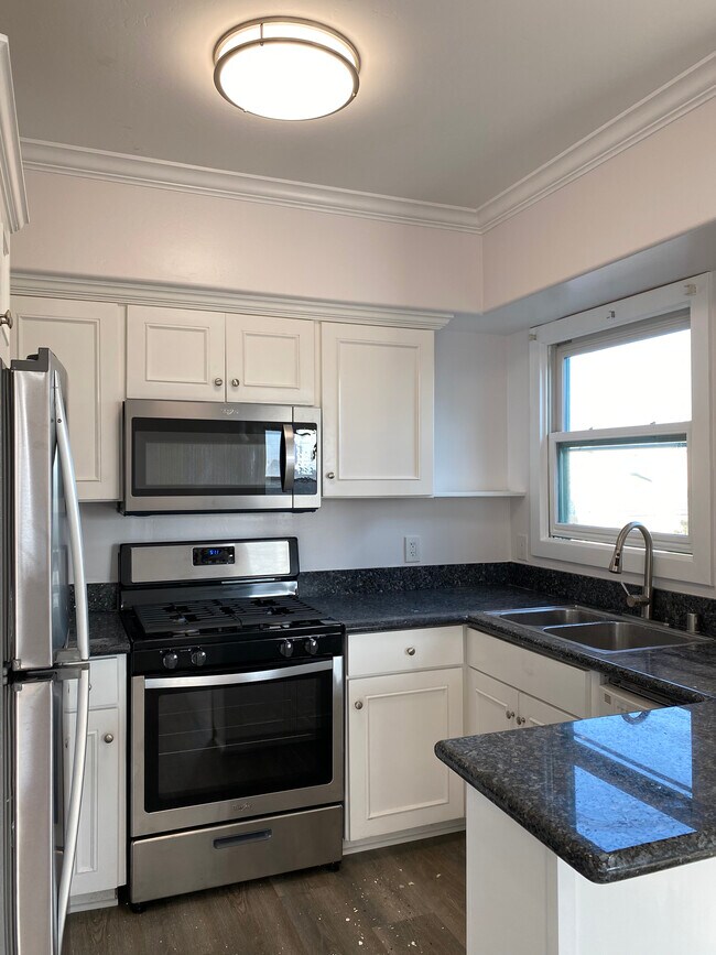 Extendable kitchen faucet! - 358 22nd St Unit 4