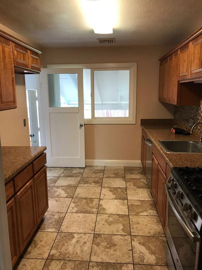 Photo - 3110 Oak St Unit A