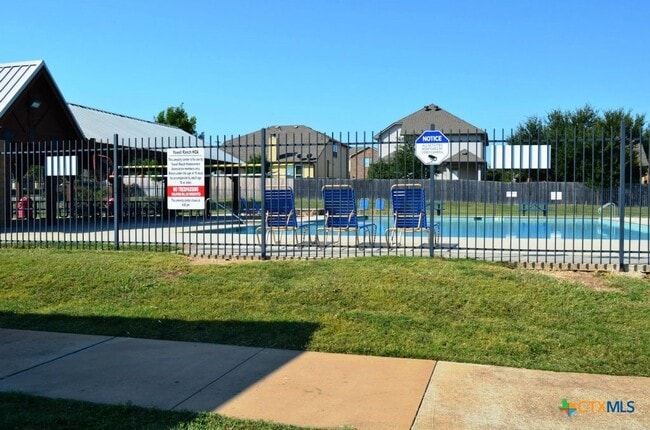 Photo - 3414 Addison St
