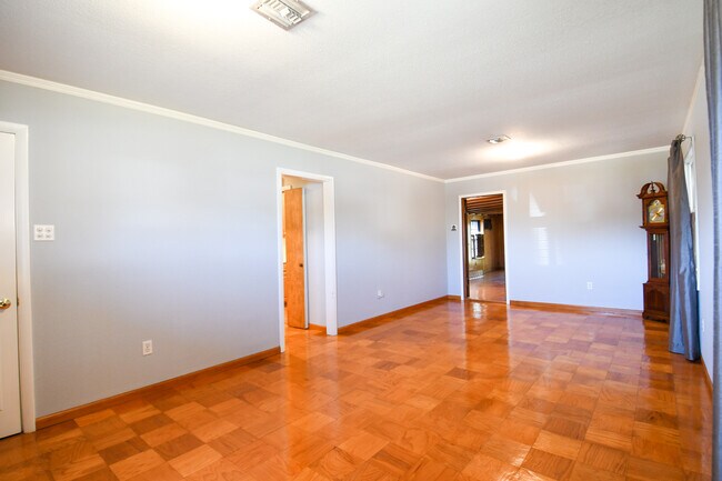 Photo - 3717 Bixler St